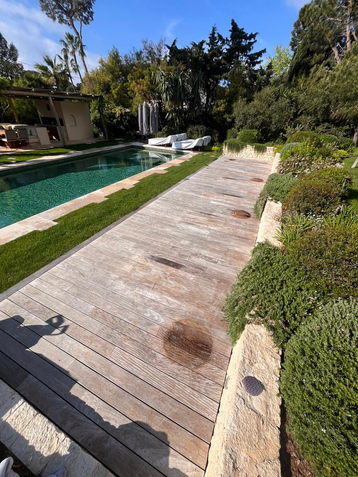 Terrasse teck grisée, avant — Antibes