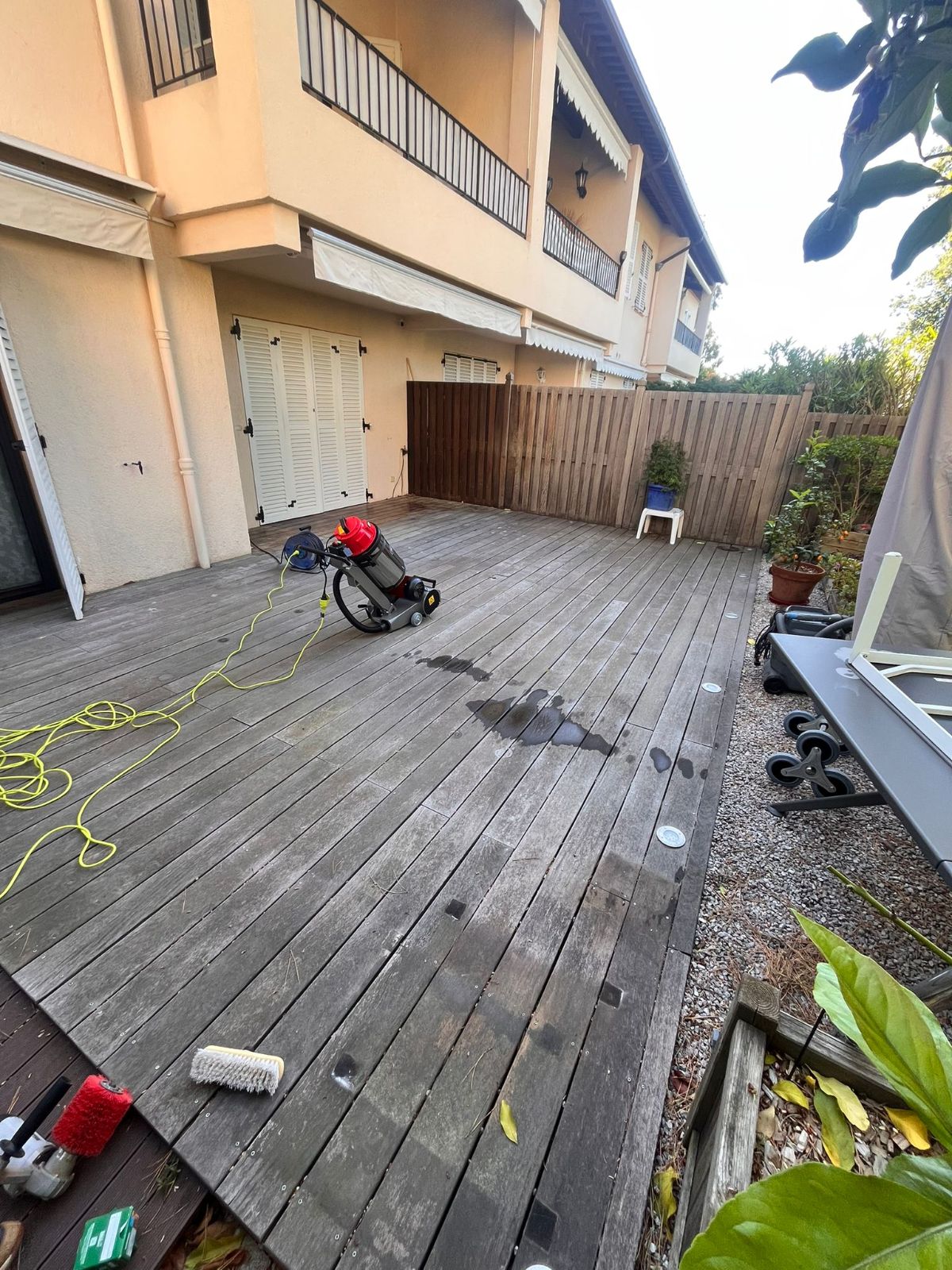 Terrasse ipé grisée, avant — Villeneuve-Loubet