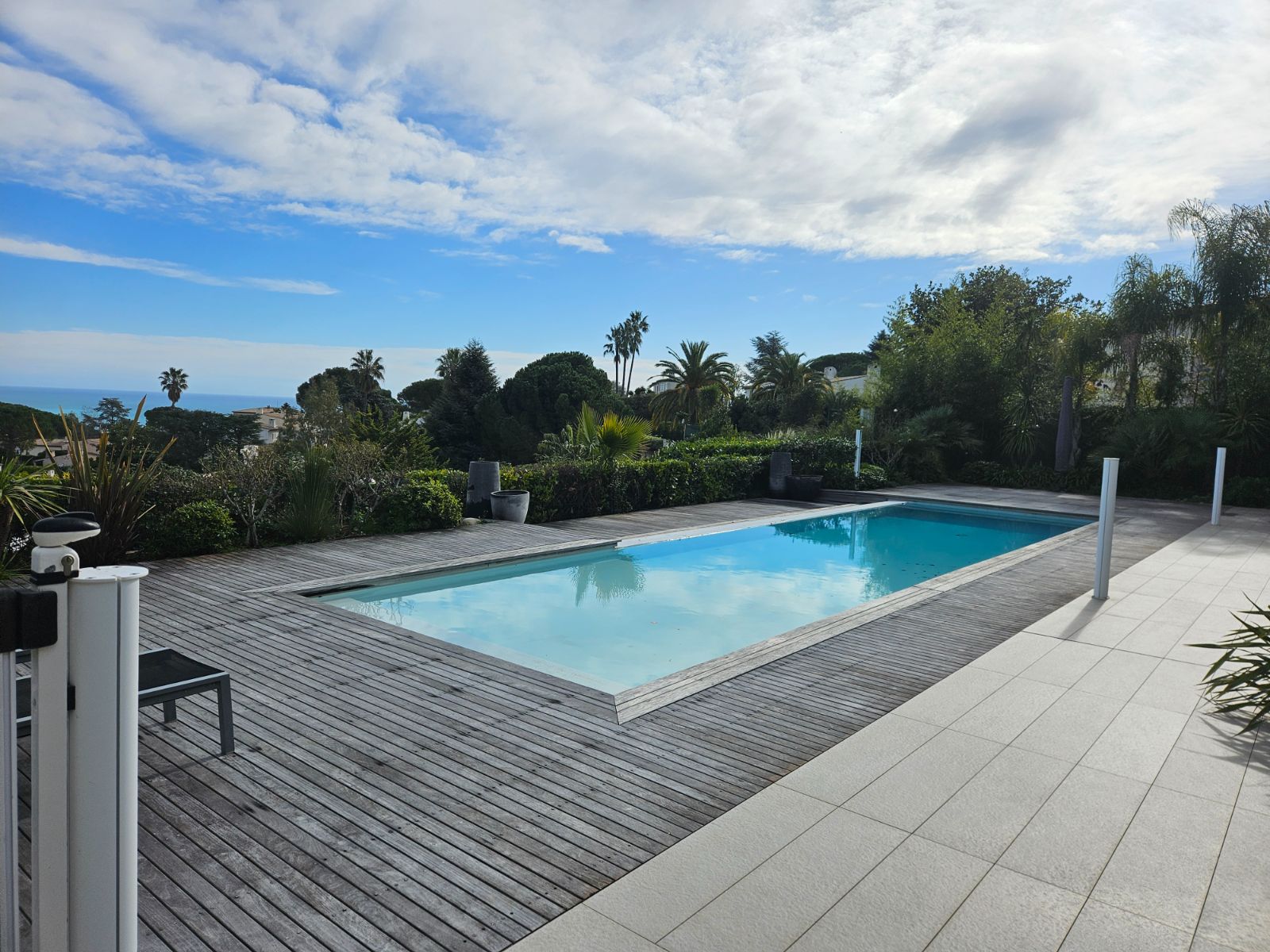 Tour de piscine ipé grisé, avant — Villeneuve-Loubet